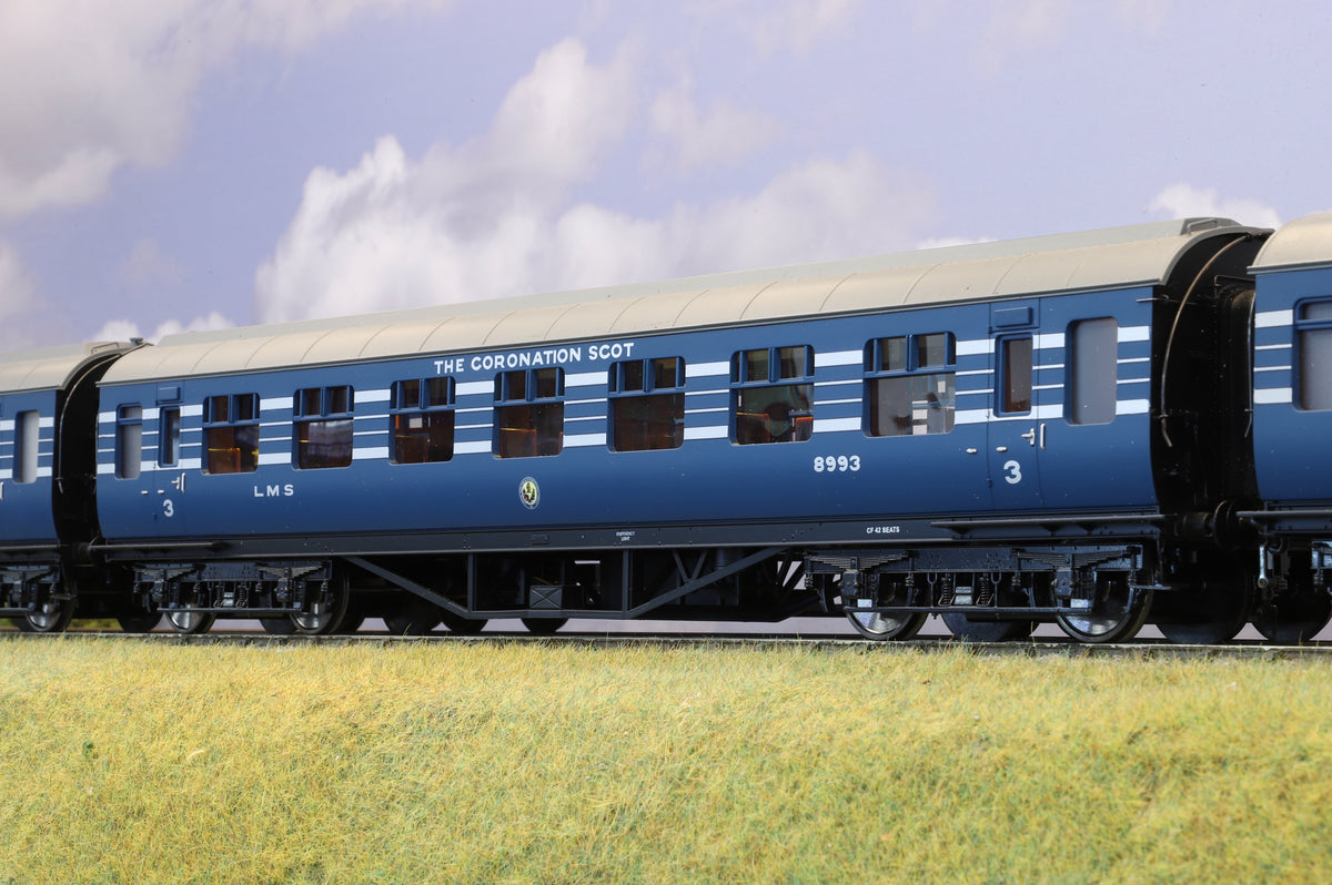 MTH Finescale O Gauge 4-Car LMS &#39;Coronation Scot&#39; Coach Set Streamlined Blue