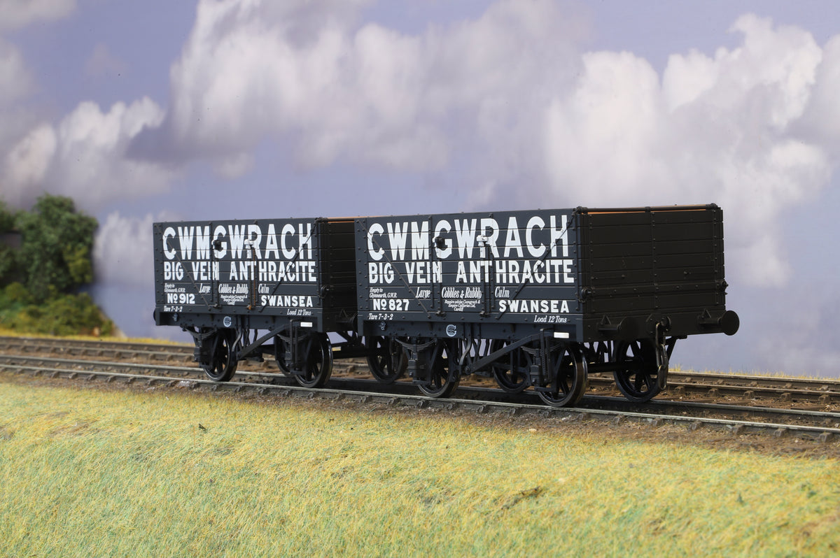 Lionheart Finescale O Gauge Pair of 'Cwmgwrach' Private Owner 7 Plank Open Wagons