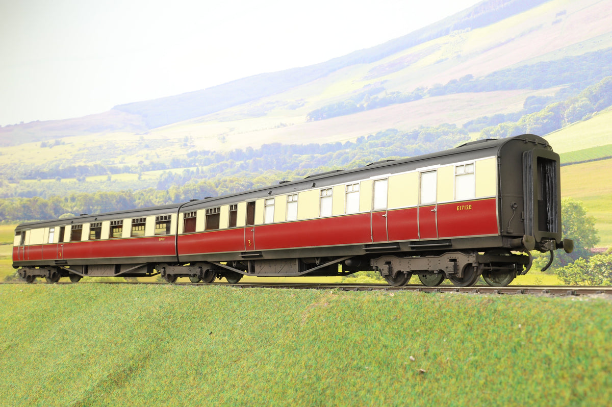 Golden Age Models O Gauge Set of 9 &#39;West Riding Limited&#39; BR Crimson/Cream Articulated Coaches