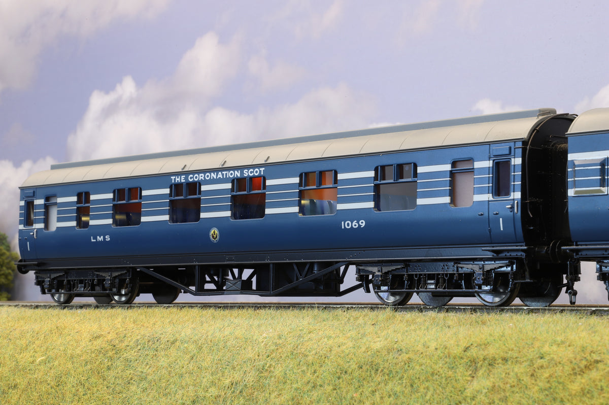 MTH Finescale O Gauge 4-Car LMS &#39;Coronation Scot&#39; Coach Set Streamlined Blue