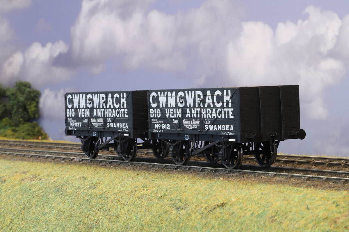 Lionheart Finescale O Gauge Pair of 'Cwmgwrach' Private Owner 7 Plank Open Wagons