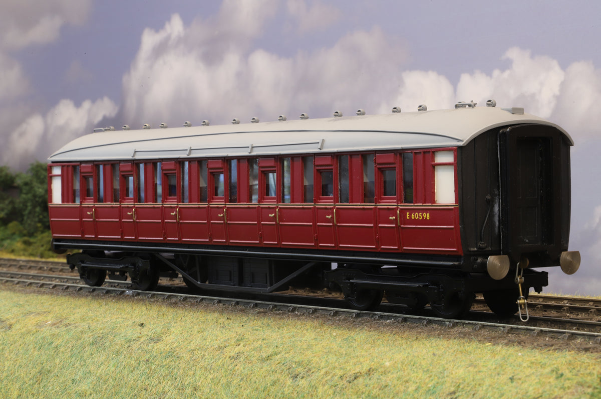 Finescale O Gauge (Kit-Built) Pair of ex-LNER Gresley Teaks, BR Maroon