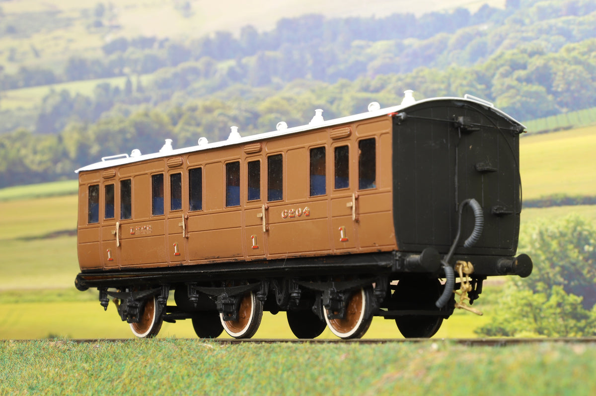Lawrence Scale Models Kit Built O Gauge Rake of four 6-wheel coaches LNER Brown