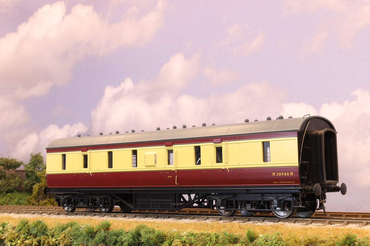 MTH Finescale 0 Gauge Baggage Car in Carmine &amp; Cream,  MTH 22-60031