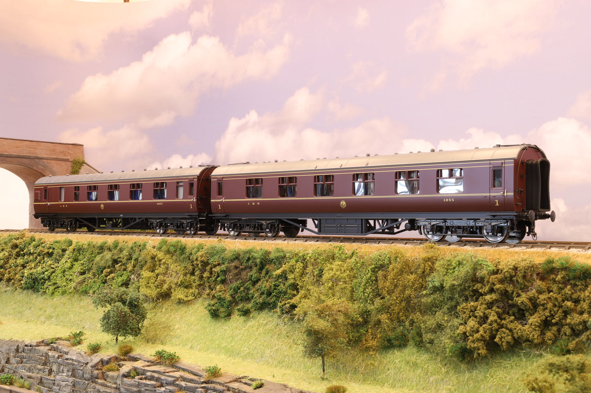 MTH Finescale O Gauge Pair of LMS-liveried Stanier coaches, MTH 22-600562A/B