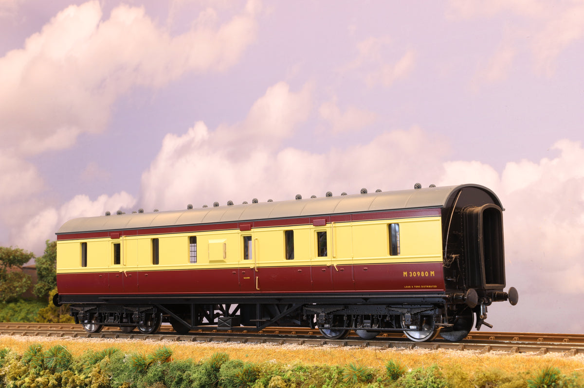 MTH Finescale 0 Gauge Baggage Car in Carmine &amp; Cream,  MTH 22-60031