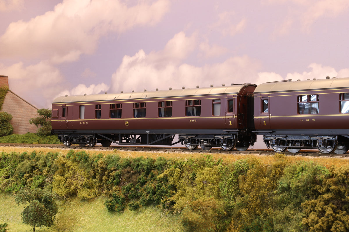 MTH Finescale O Gauge Pair of LMS-liveried Stanier coaches, MTH 22-600562A/B