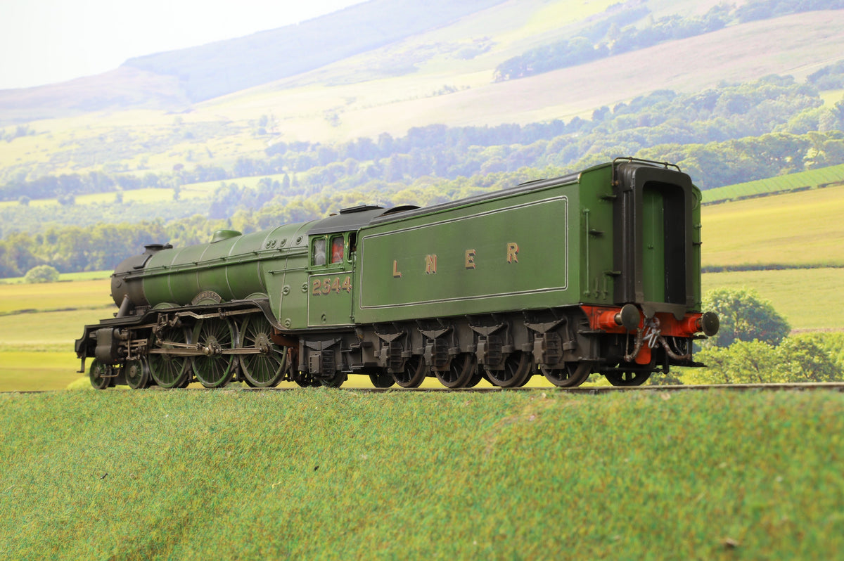 Hachette Kit built Finescale O Gauge LNER Apple Green A3 &#39;2544&#39; &#39;Lemberg&#39; DCC Sound &amp; Weathered