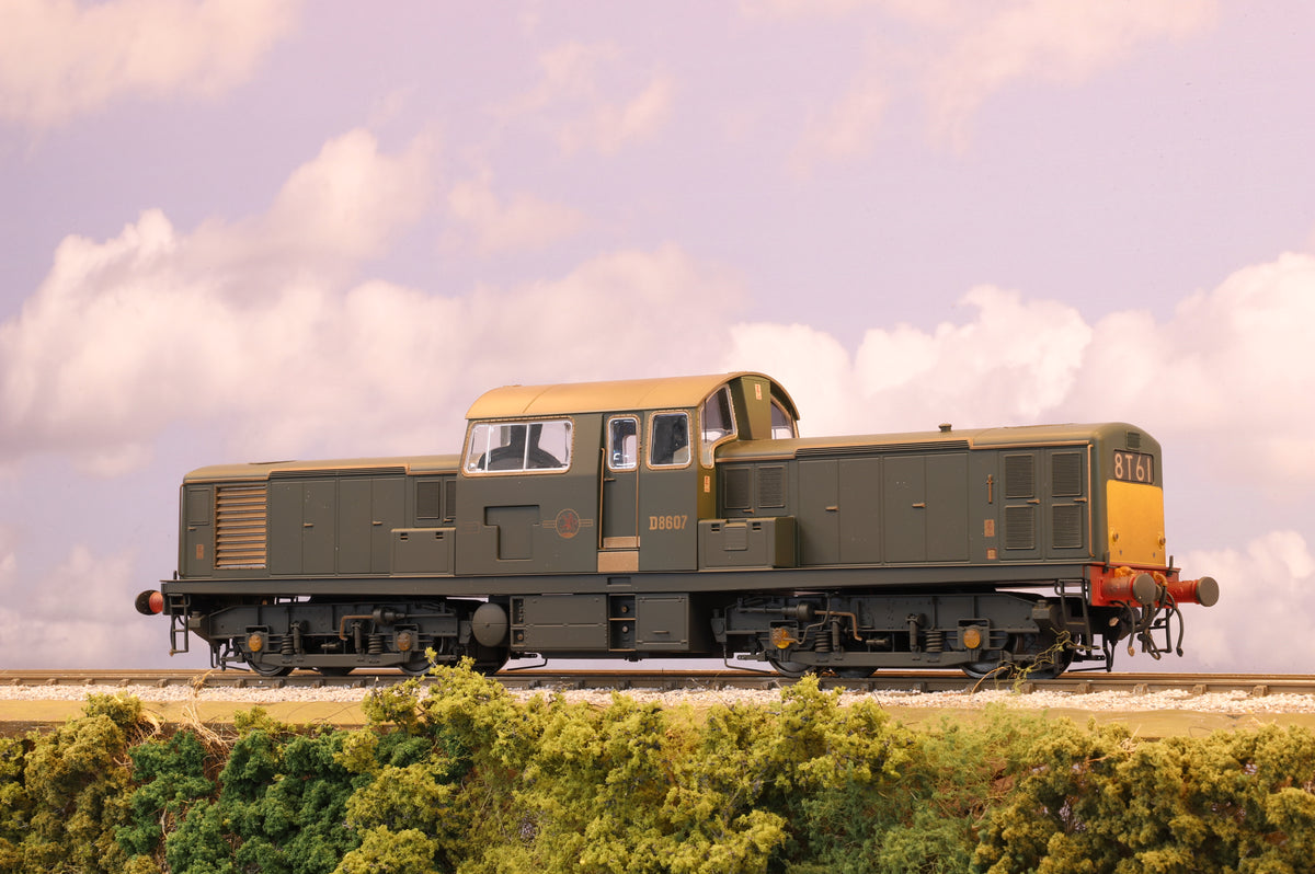 Heljan O Gauge Class 17 &#39;Clayton&#39; No.D8607 in BR Green, Weathered