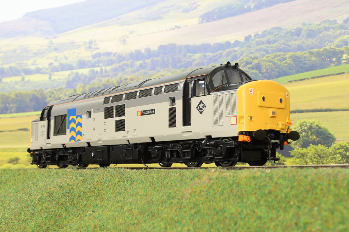 Heljan O Gauge 3753 Class 37/4 Railfreight Petroleum &#39;37418&#39; &#39;Pectinidae&#39;