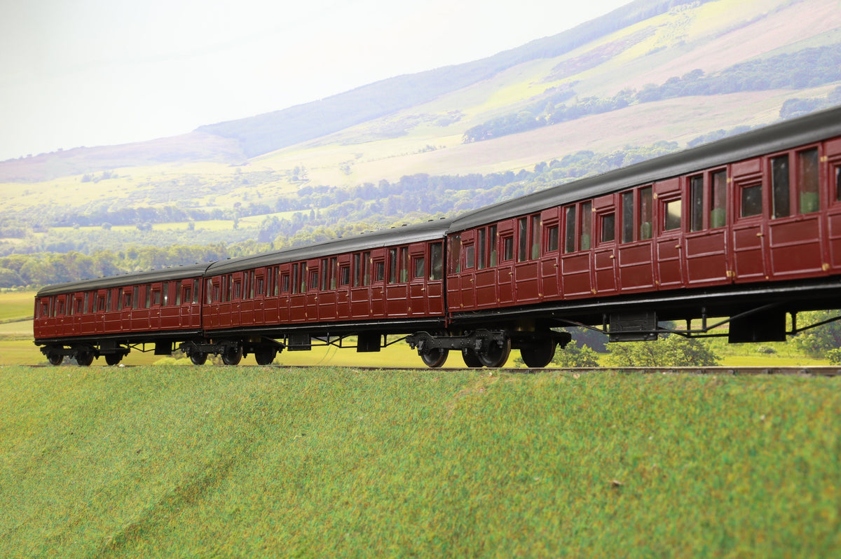 Ian Kirk Kit Built O Gauge LNER 5-Car &#39;Quint-Art&#39; Articulated Set BR Maroon - Set 2
