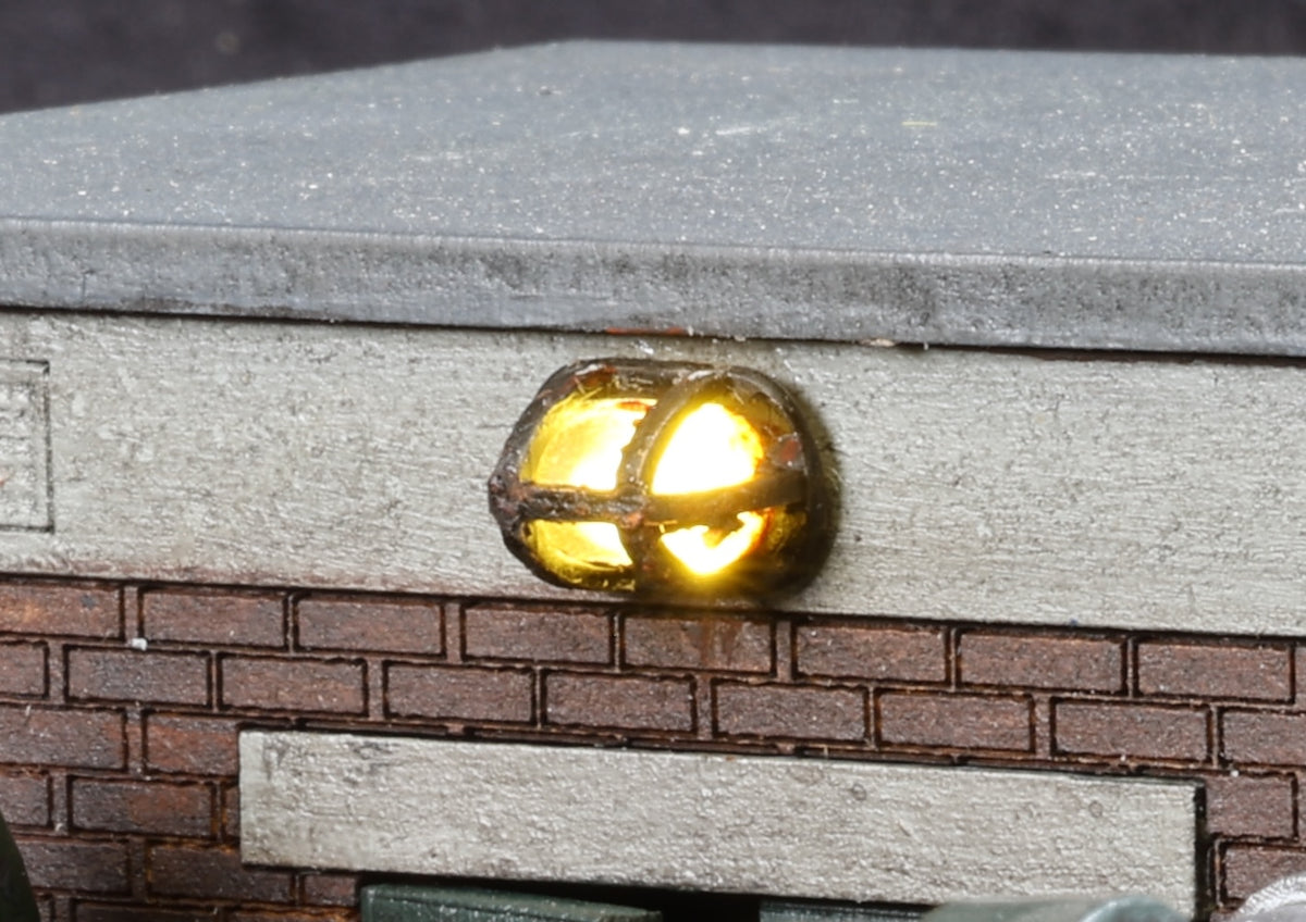 Made in Manchester Models O Gauge Working Bulkhead Light (9-12V DC)  BL-1