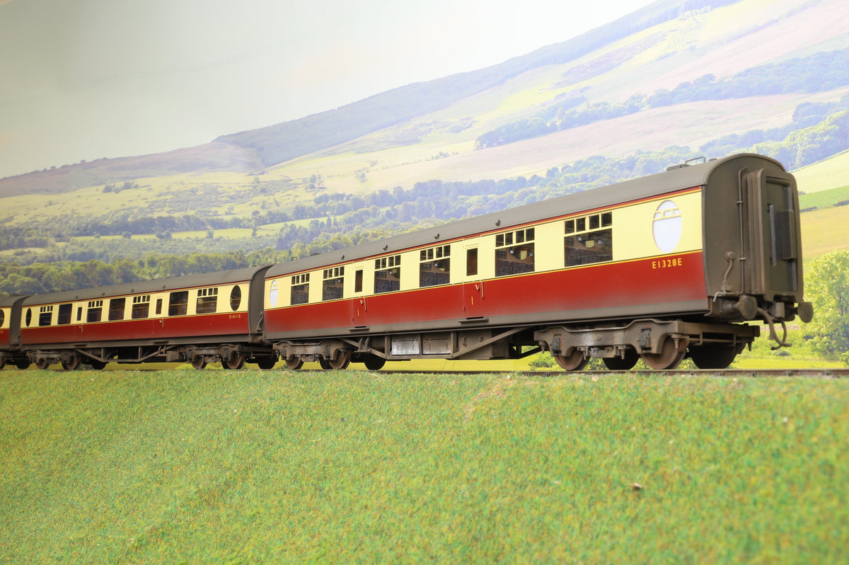 Darstaed Finescale O Gauge Rake of 4 Thompson Coaches, BR Crimson &amp; Cream, Weathered by Neil Armitage