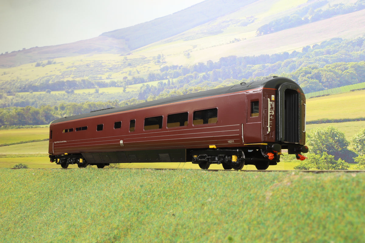 PRMRP Kit Built Finescale O Gauge 3 Coach Rake, EWS Corporate Train