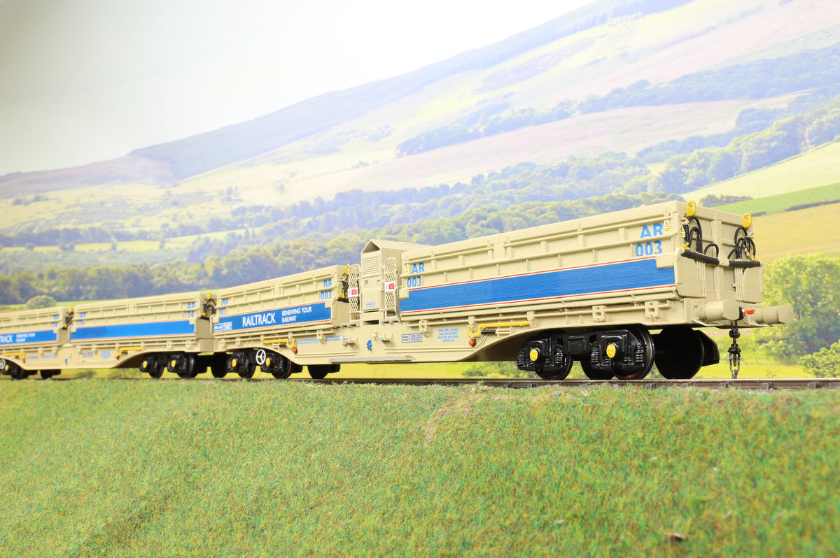 Dave Lowery Kit Built Finescale O Gauge Rake of 5 MRA Ballast Wagons &#39;Railtrack&#39;