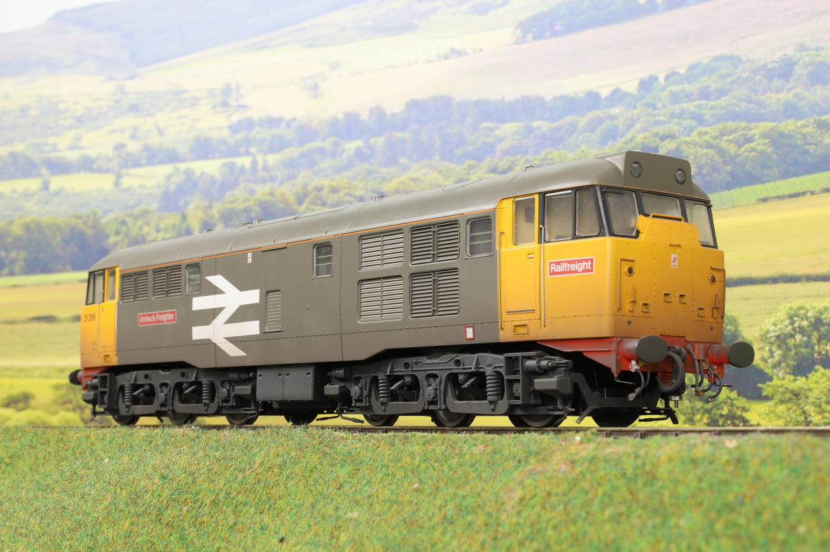Heljan O Gauge 3120 Class 31 Railfreight Grey/ Yellow &#39;31296&#39; &#39;Tren Nwyddau Amlwch&#39; - Weathered