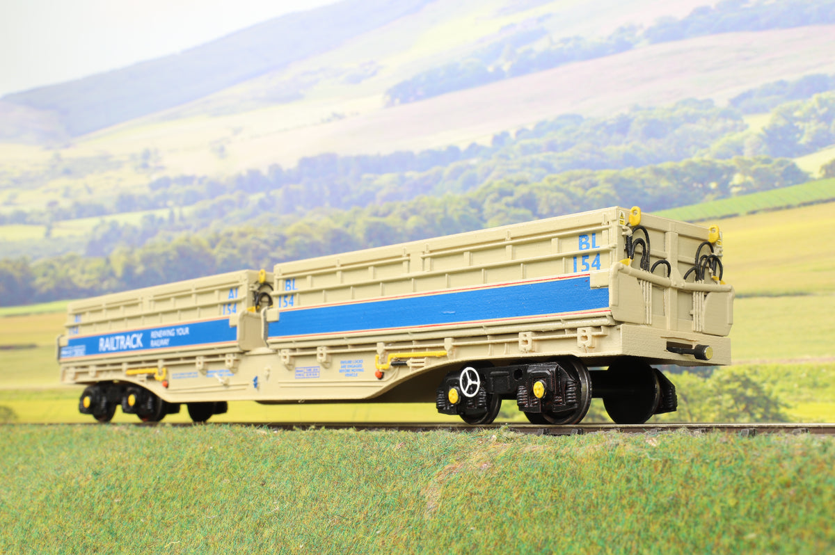 Dave Lowery Kit Built Finescale O Gauge Rake of 5 MRA Ballast Wagons &#39;Railtrack&#39;