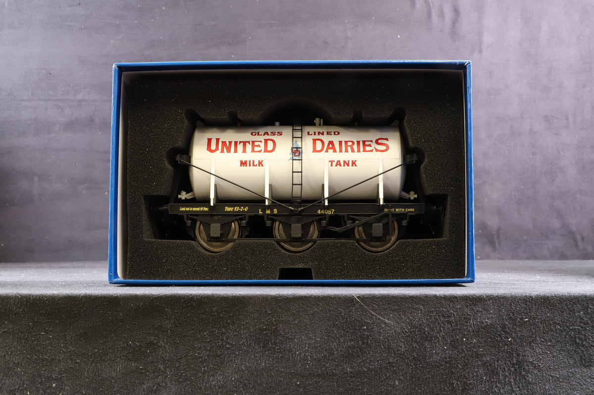 Dapol Finescale O Gauge Rake of 3 Six Wheel Milk Tankers