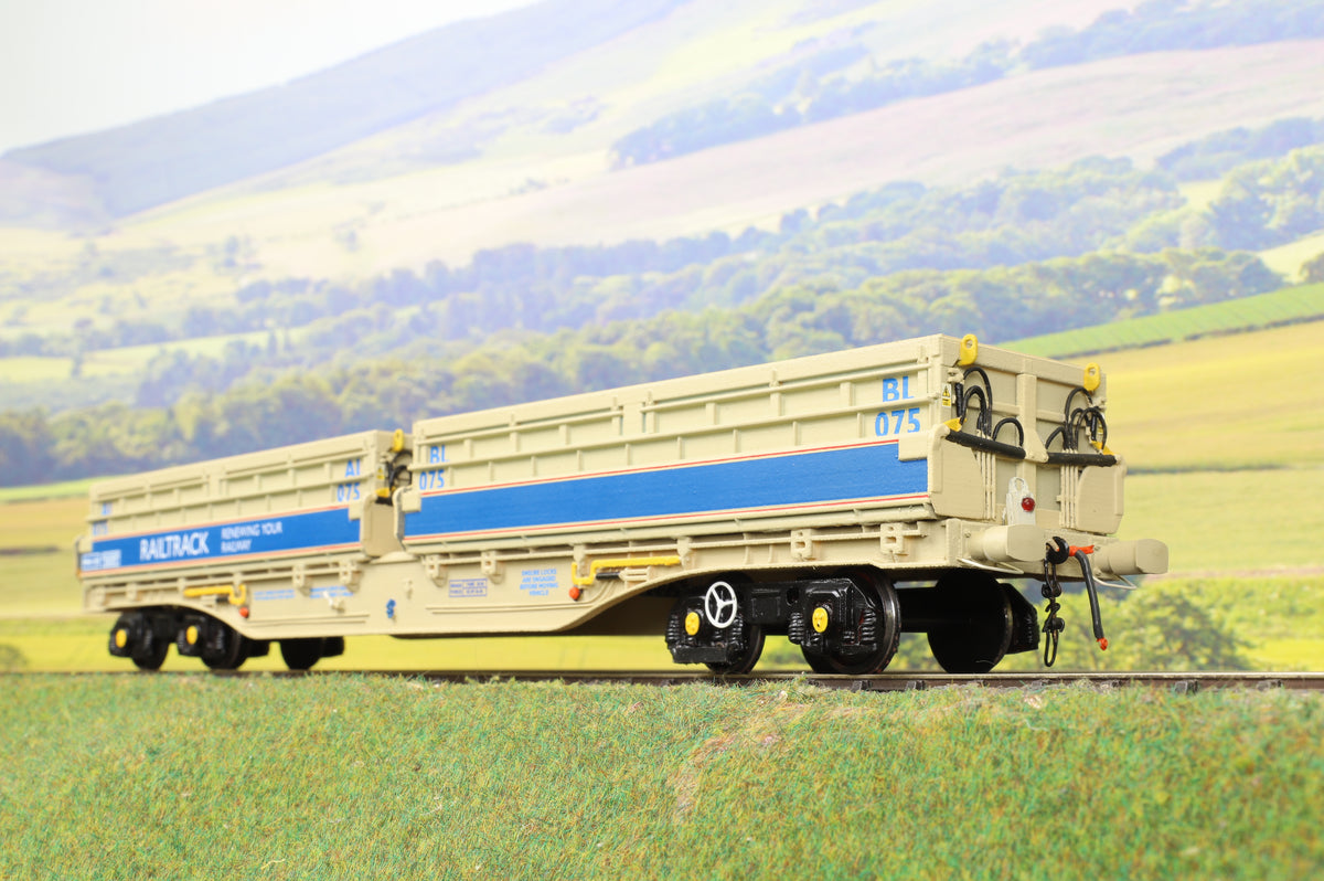 Dave Lowery Kit Built Finescale O Gauge Rake of 5 MRA Ballast Wagons &#39;Railtrack&#39;