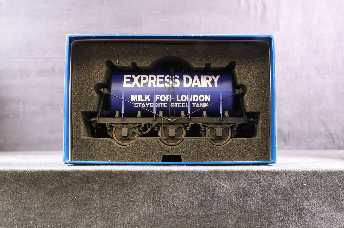 Dapol Finescale O Gauge Rake of 3 Six Wheel Milk Tankers