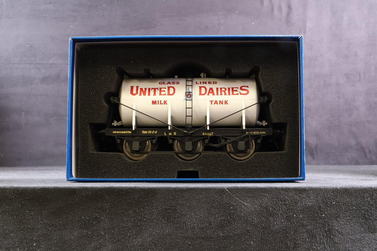 Dapol Finescale O Gauge Rake of 3 Six Wheel Milk Tankers
