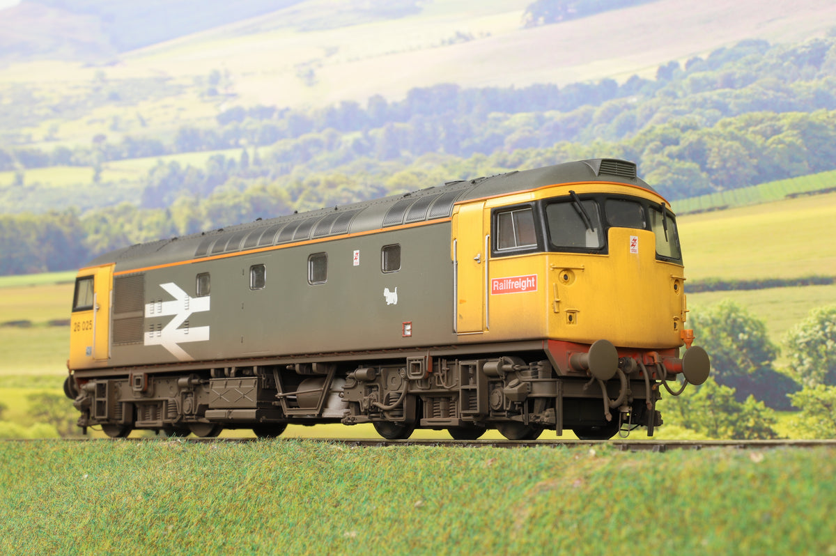 Heljan O Gauge 2683 Class 26/1 Railfreight Red Stripe &#39;26025&#39; - Weathered