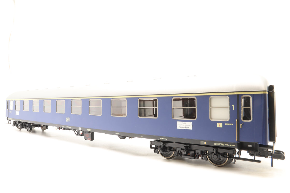 Marklin Gauge 1 (1:32) 58013 DB Express Train Passenger Car (with Lights)