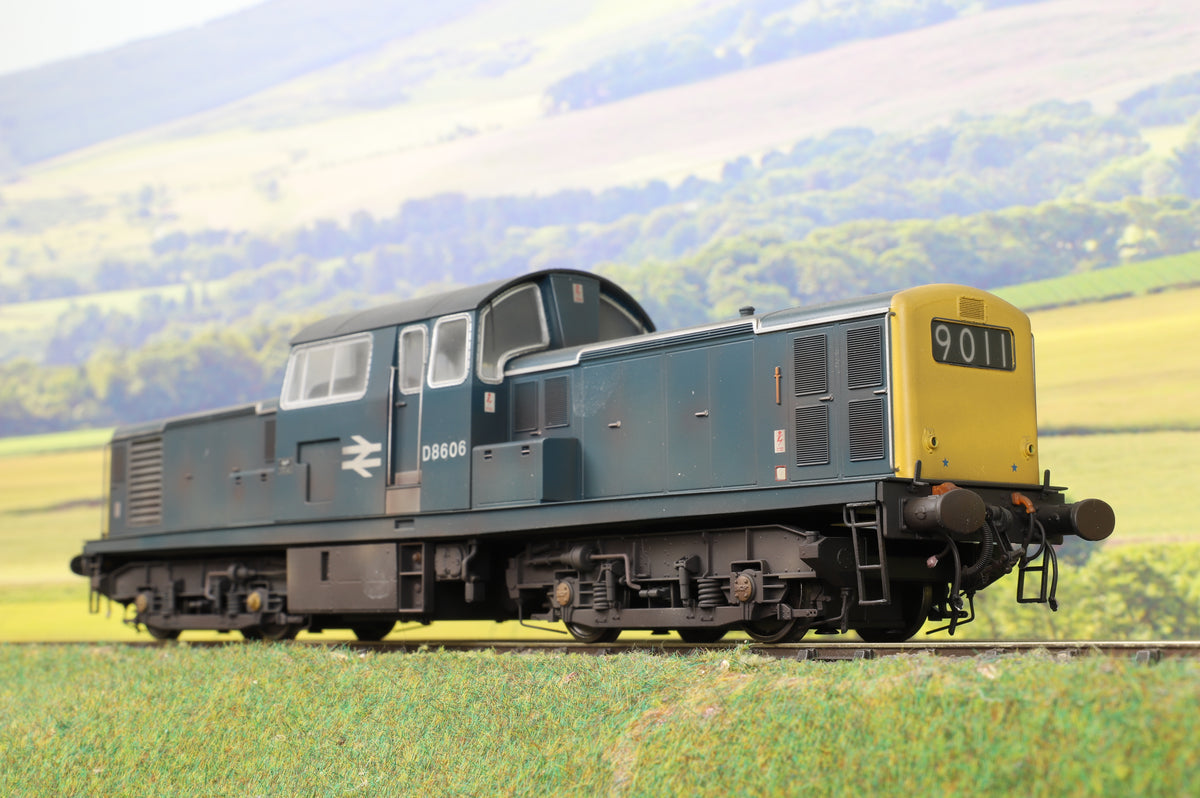 Heljan O Gauge Class 17 1752 BR Blue &#39;D8606&#39; DCC Sound &amp; Weathered