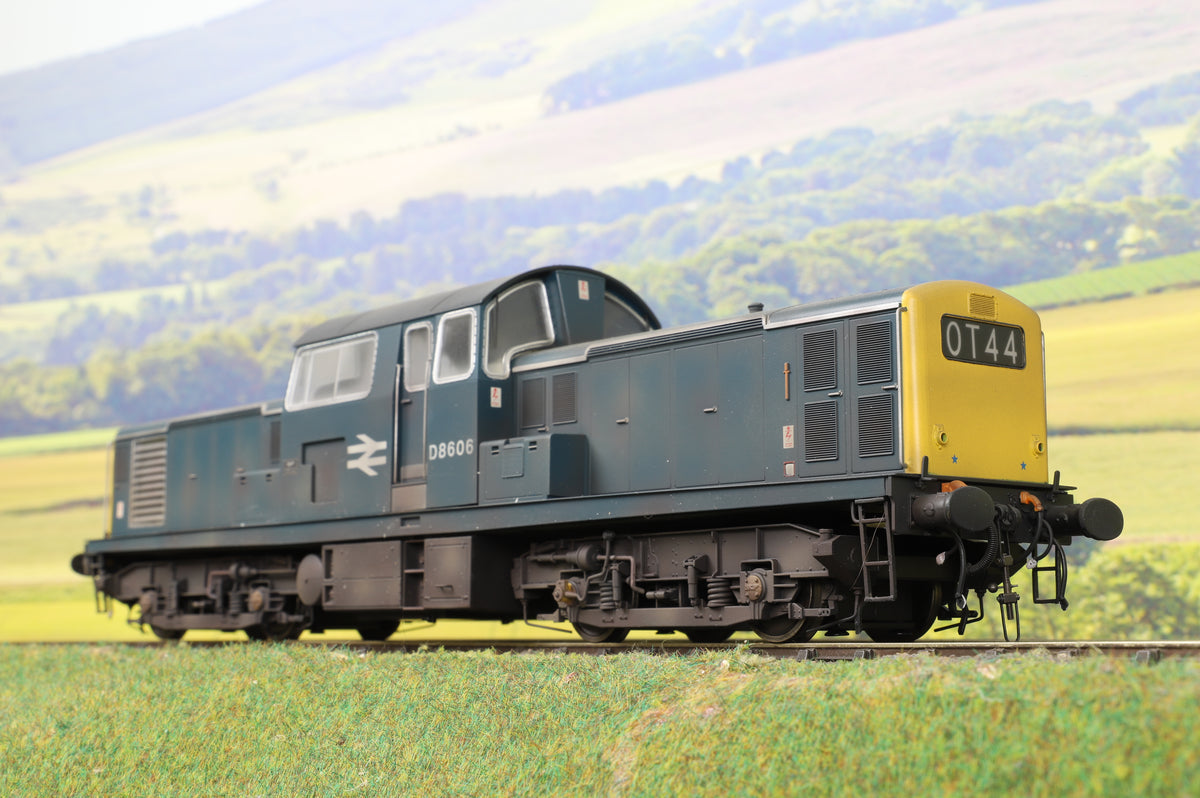 Heljan O Gauge Class 17 1752 BR Blue &#39;D8606&#39; DCC Sound &amp; Weathered