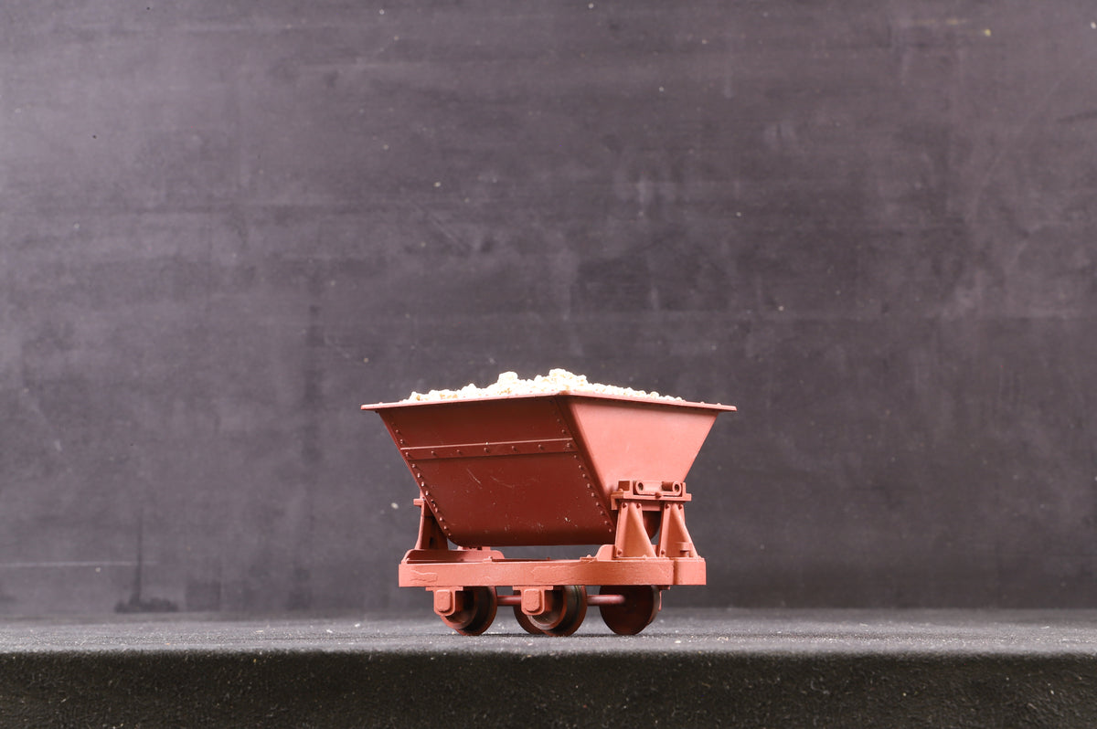 Kit Built 16mm Narrow Gauge Rake of 6 Bauxite Tippler Wagons