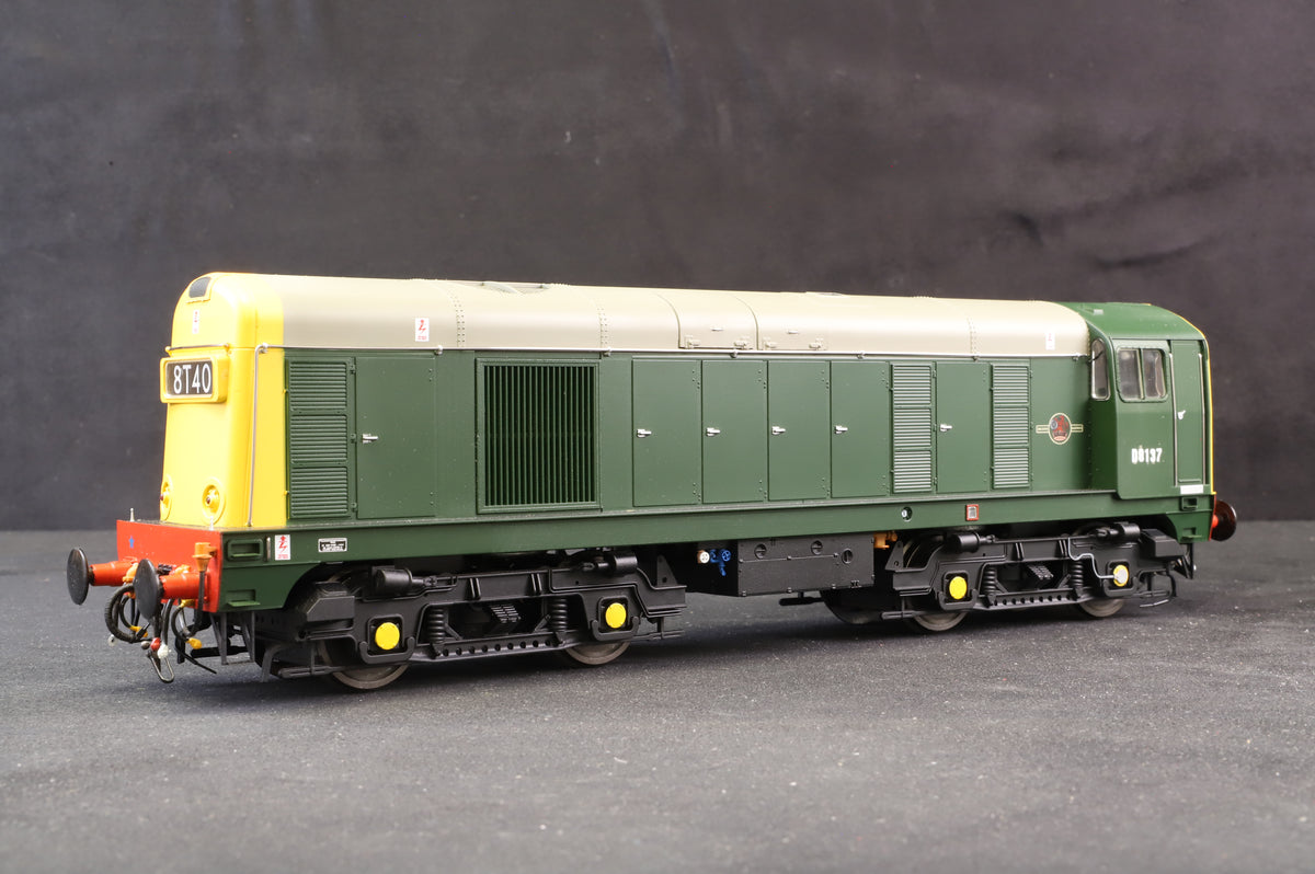 Heljan Finescale O Gauge Class 20 No. D8137 BR Green with Full Yellow Ends