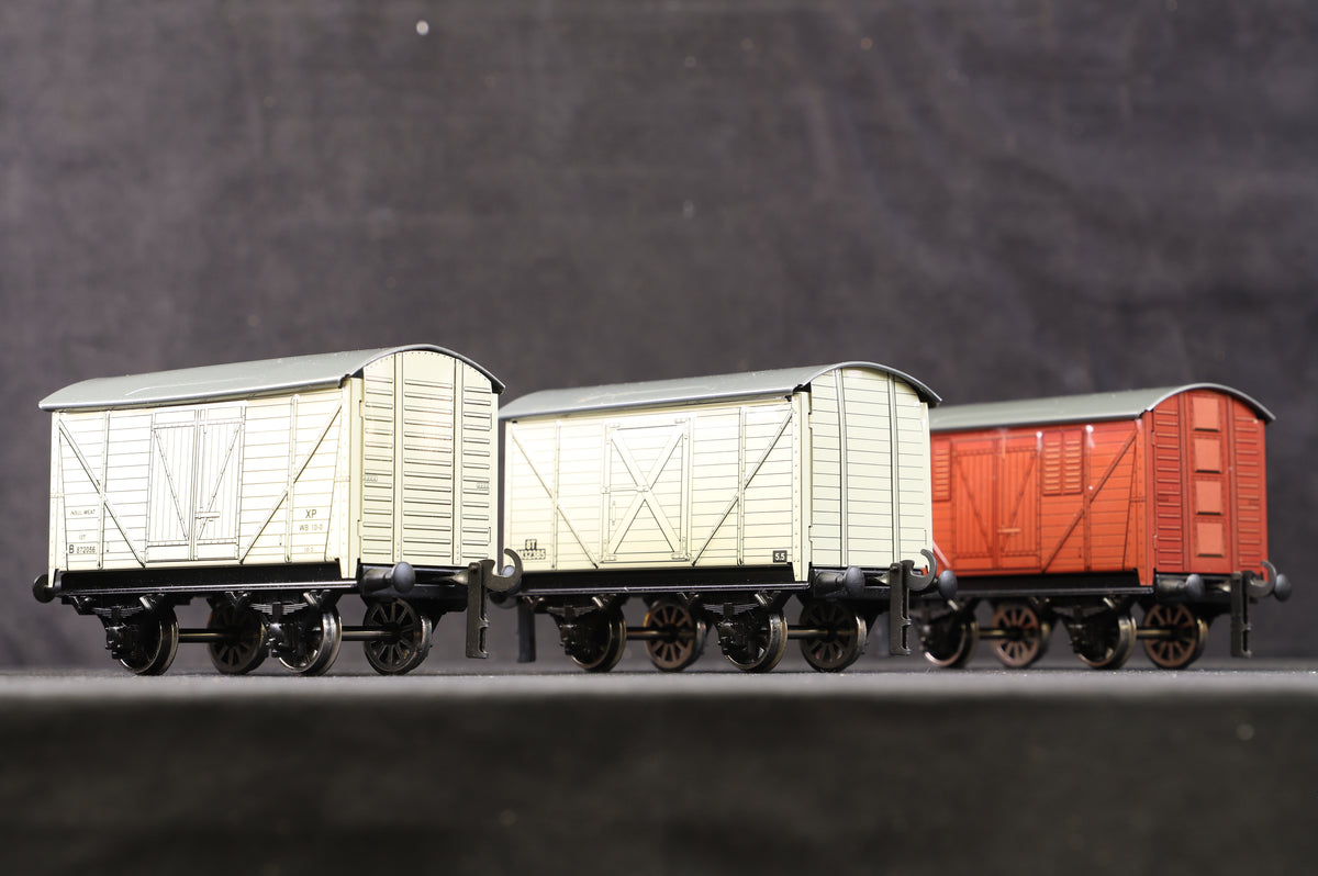 Bassett-Lowke Coarse Scale O Gauge &#39;Diesel Era&#39; Train Pack with Class 20 &amp; 3 x Goods Vans