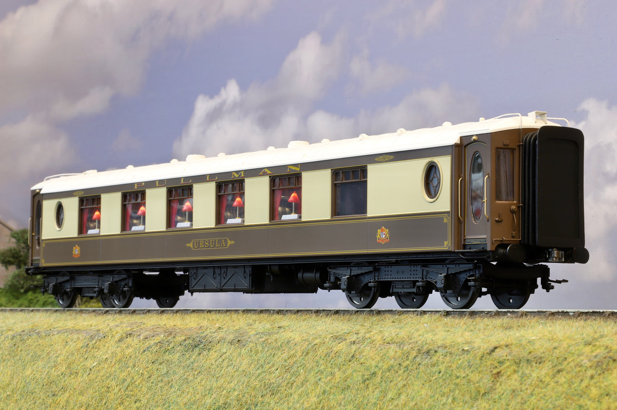 Darstaed D25-03D Finescale O Gauge All Steel Type K Pullman Parlour 1st Coach &#39;Ursula&#39; (White Roof)