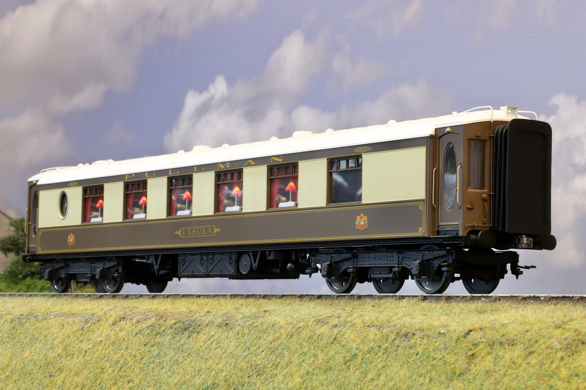 Darstaed D25-03D Finescale O Gauge All Steel Type K Pullman Parlour 1st Coach &#39;Ursula&#39; (White Roof)