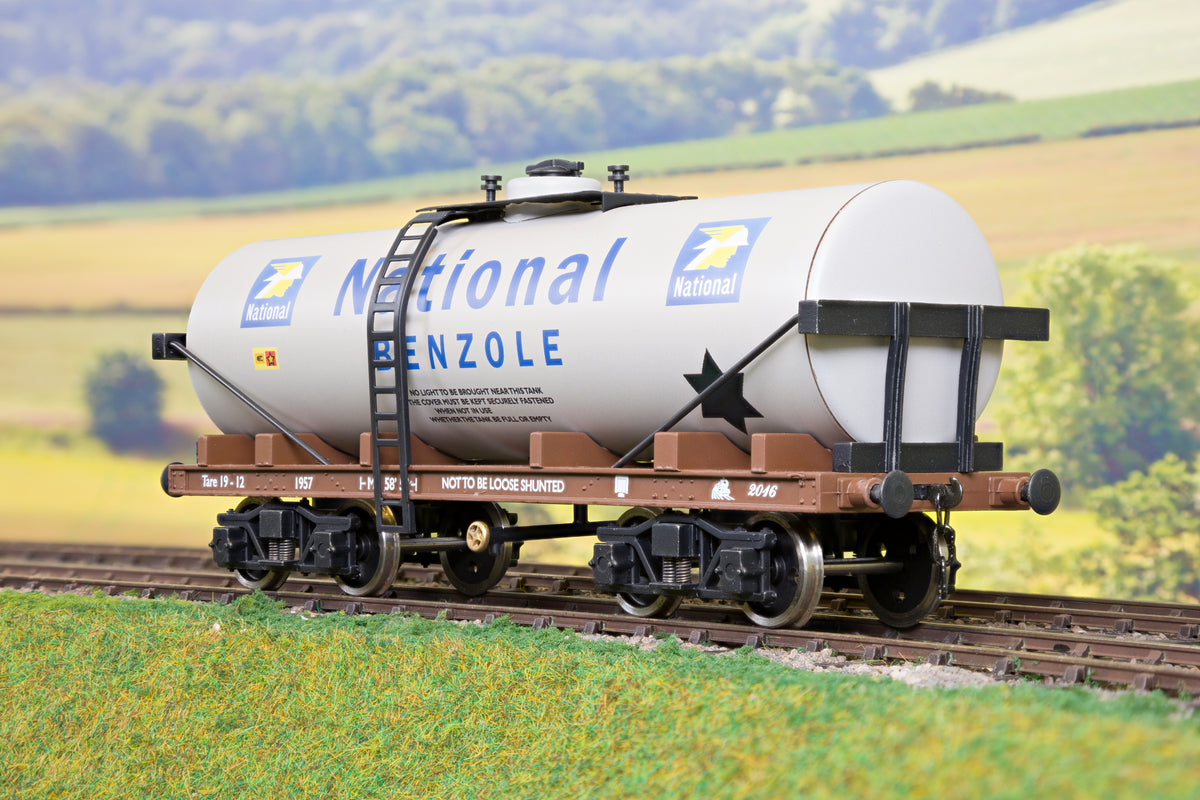 Darstaed D31-15 7mm Finescale O Gauge Bogie Tanker &#39;National Benzole&#39;