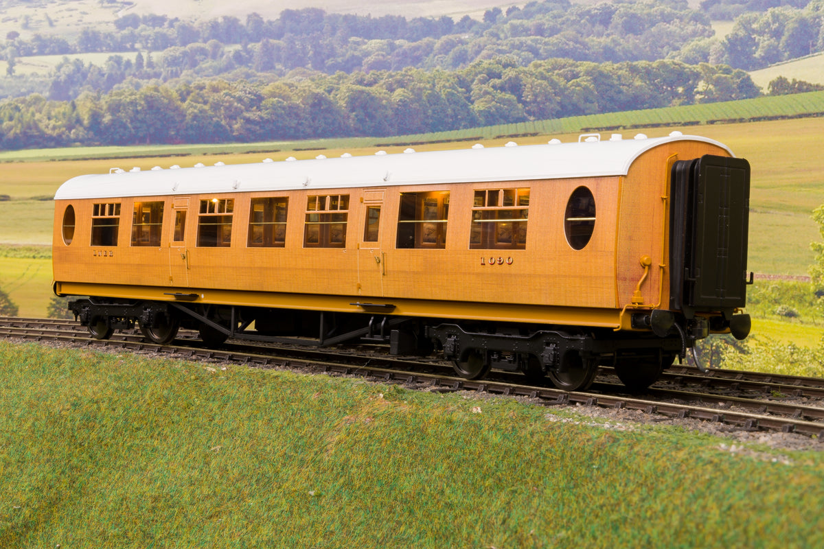 Darstaed D24-1-01B Finescale O Gauge LNER Thompson Mainline TK (Third Class) Coach, Teak &#39;E1090&#39;