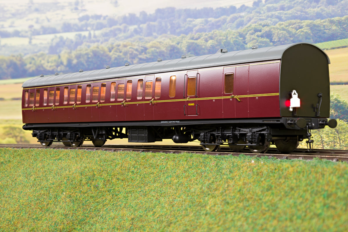 Darstaed D23-1-1 7mm Finescale O Gauge BR 57&#39; Mk1 Suburban Brake Second (BS) Coach, BR Lined Maroon