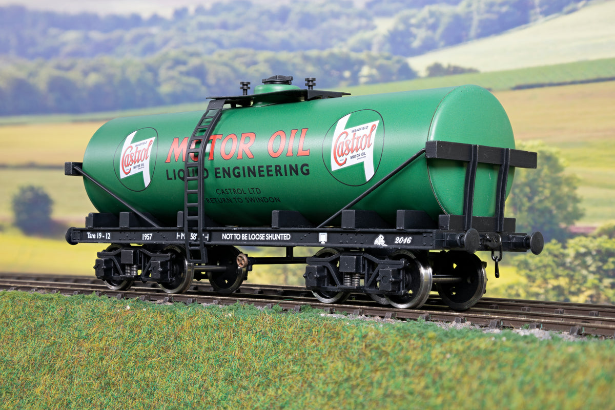 Darstaed D31-18 7mm Finescale O Gauge Bogie Tanker, Pre-War &#39;Castrol&#39;