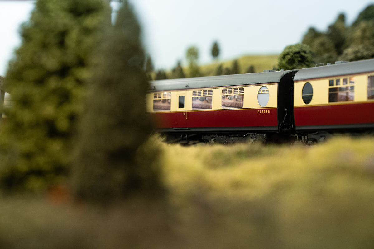 Darstaed D24-ELZ-1 Finescale O Gauge BR (Ex-LNER) Thompson &#39;The Elizabethan&#39; 11-Coach Set, Limited Edition