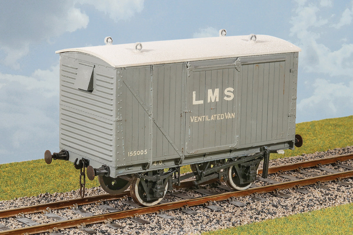 Parkside Dundas O Gauge PS09 LMS Ventilated Van with Corrugated Ends Wagon Kit w/Wheels