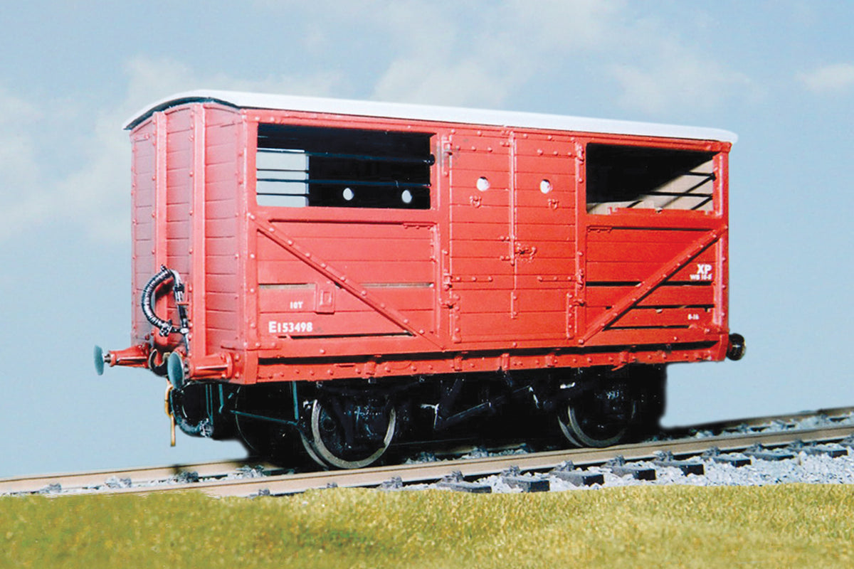 Parkside Dundas O Gauge PS106 LNER 10 Ton Cattle Truck, Vaccuum Brake Fitted Wagon Kit w/Wheels