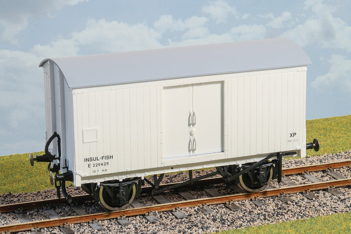 Parkside Dundas O Gauge PS37 LNER/BR 10 Ton Insulated Fish Van Kit w/Wheels