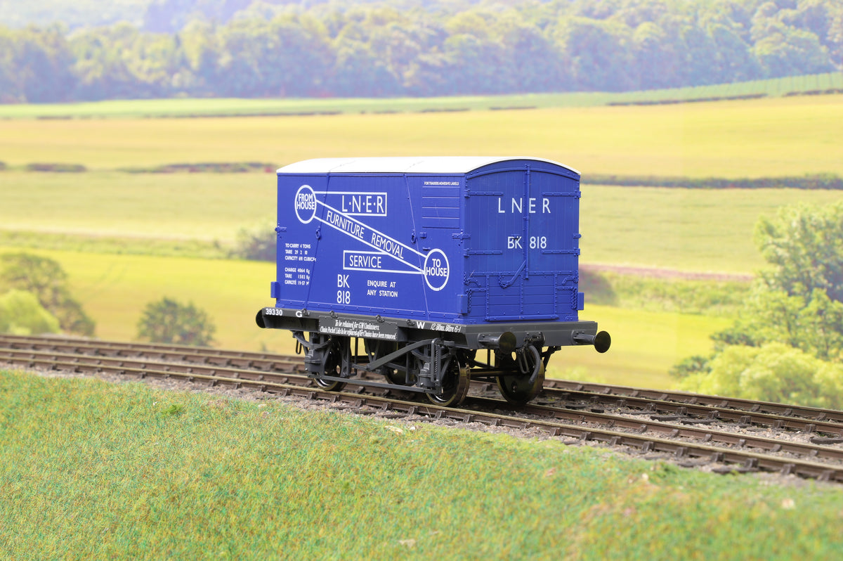 7F-037-011 O Gauge GWR Conflat &#39;39330&#39; with LNER container
