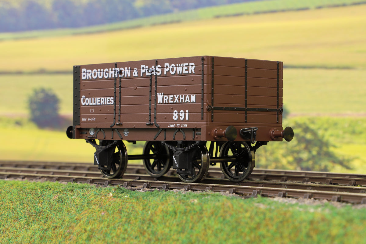 Dapol 7F-073-006 O Gauge 7 Plank 9&#39; W/B Three Door Broughton &amp; Plas Power 891