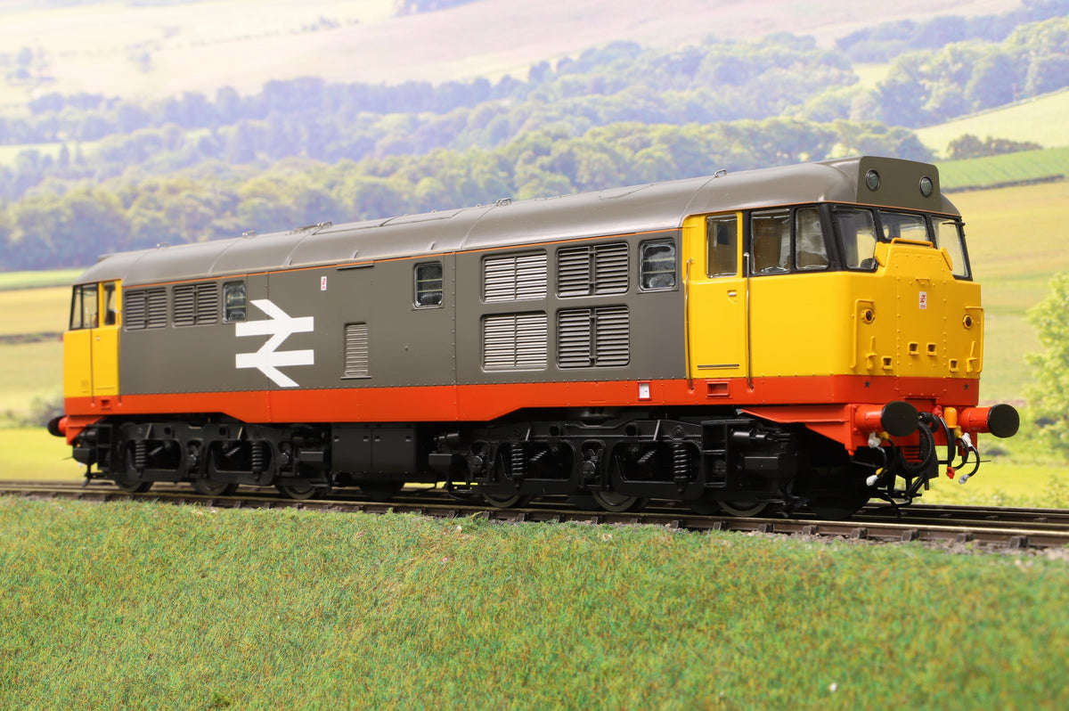 New Heljan O Gauge 3121 Class 31 Railfreight Red Stripe