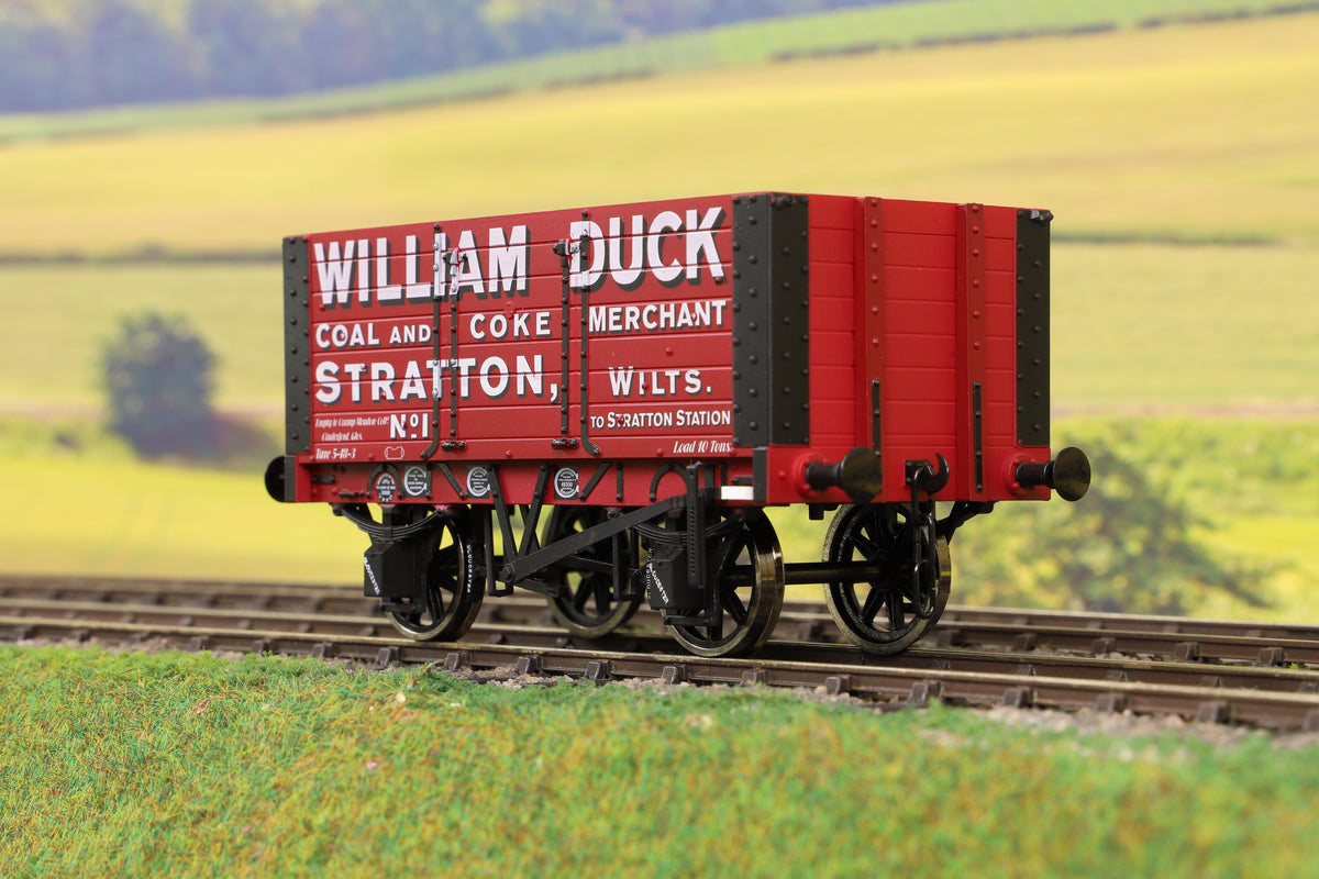 Dapol 7F-072-004 O Gauge 7 Plank 9&#39; W/B 2 Door William Duck 1