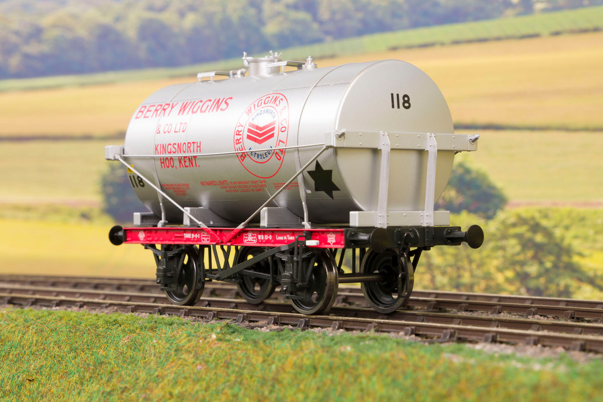 Dapol 7F-058-007 O Gauge 14T Tank Wagon Class A Berry Wiggins 118