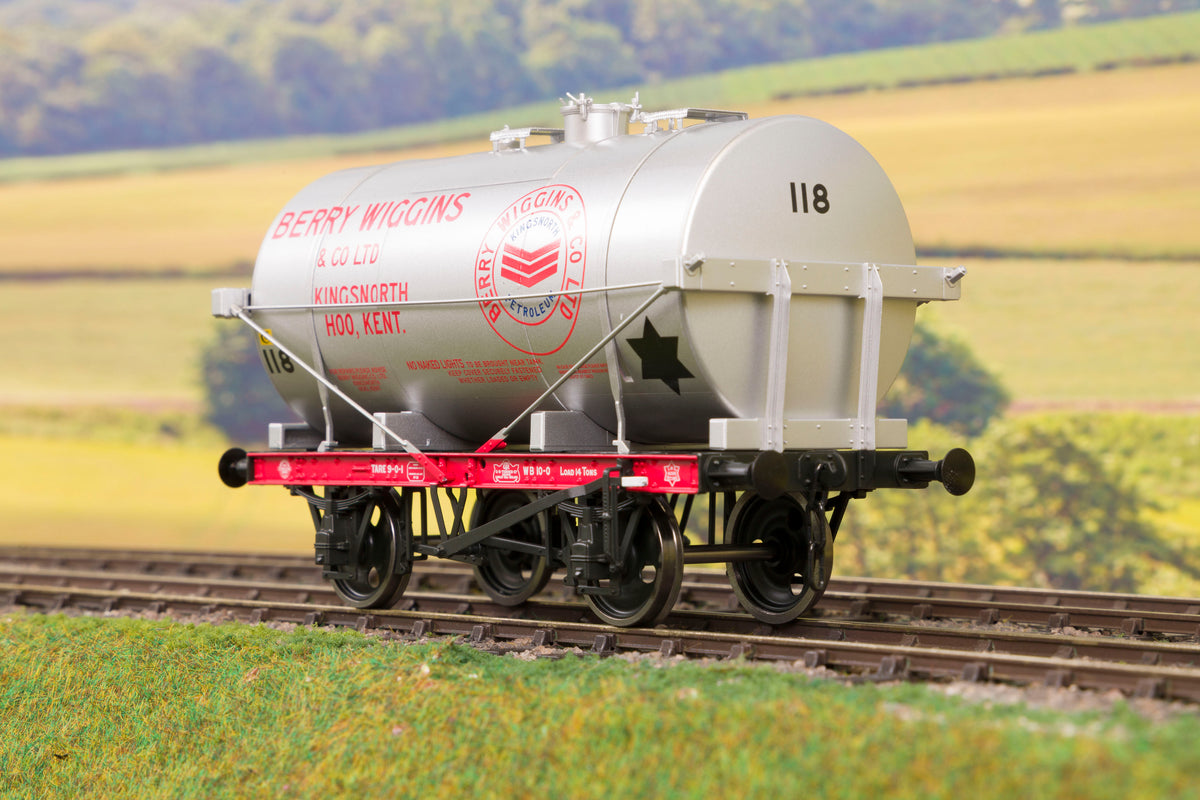 Dapol 7F-058-007 O Gauge 14T Tank Wagon Class A Berry Wiggins 118